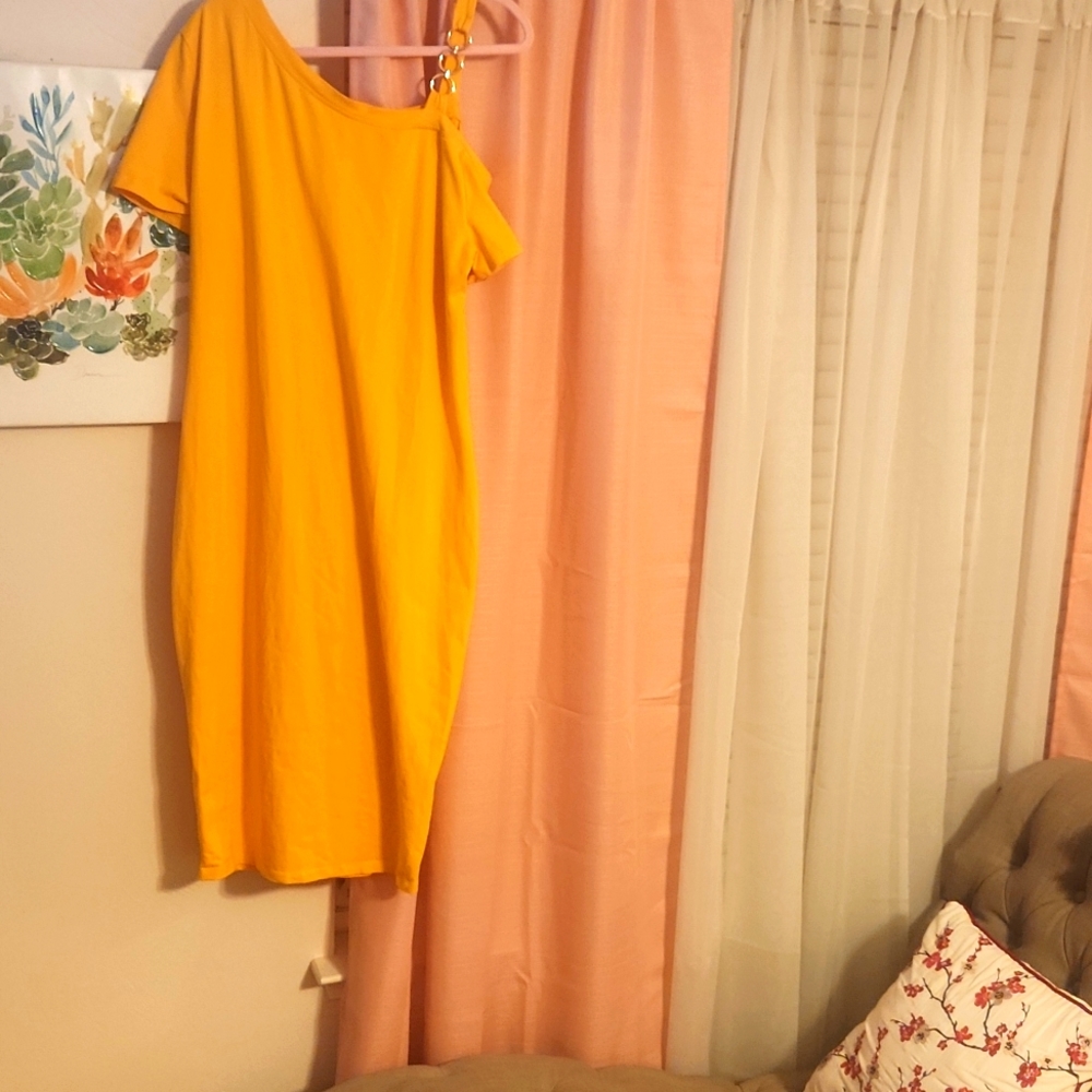 A gold colored cold shoulder short sleeves dress size XXL by NY&C for $25.